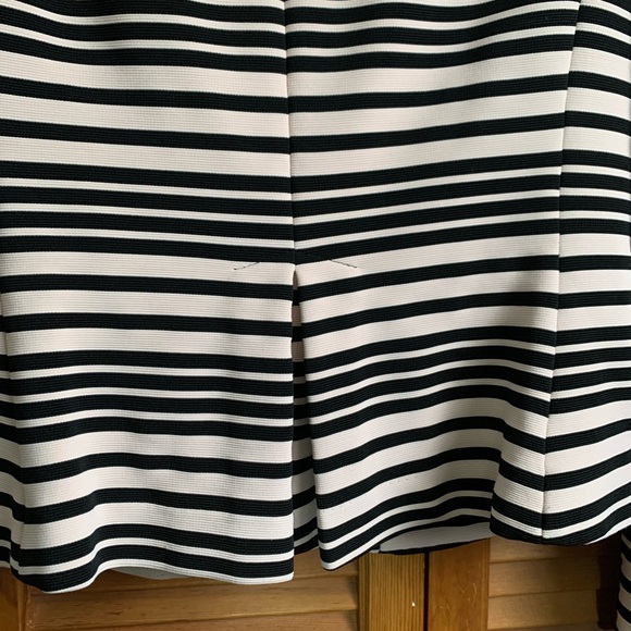 Nanette Lenore Women’s Black Striped Long Sleeve Notch Lapel Blazer Sz. 8 NWOT - Picture 9 of 9